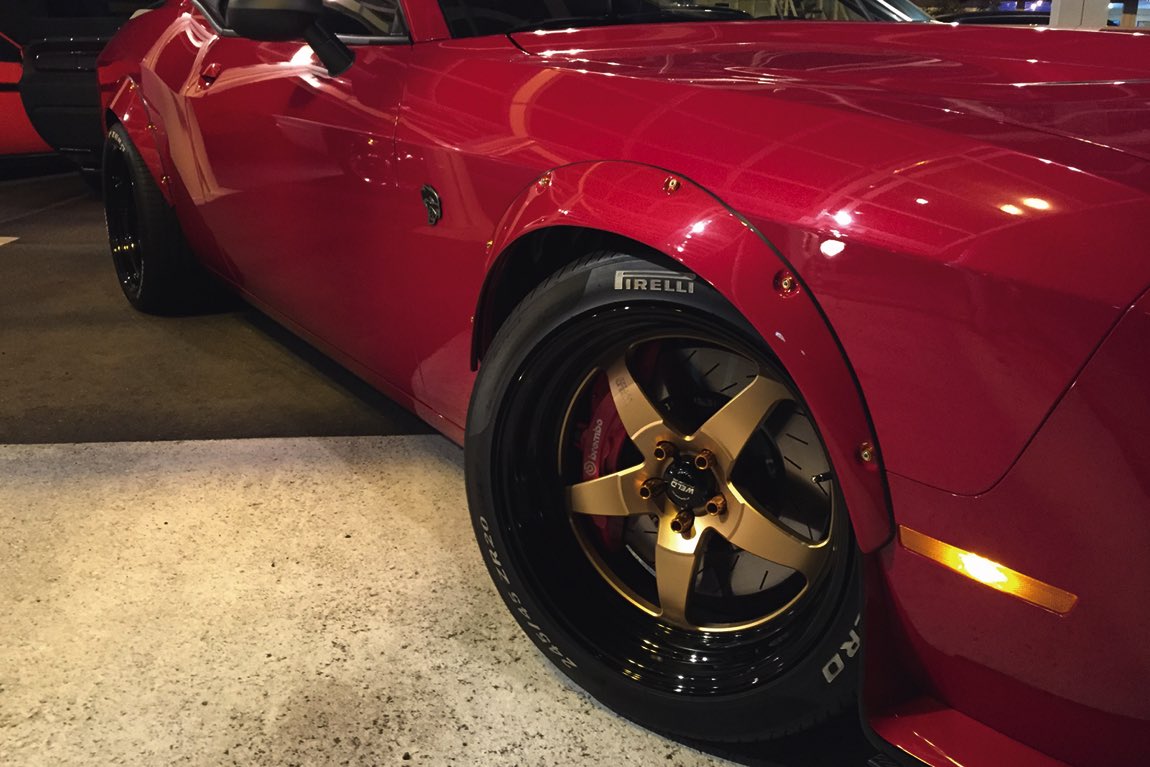 EDGE CUSTOMS Dodge Challenger M